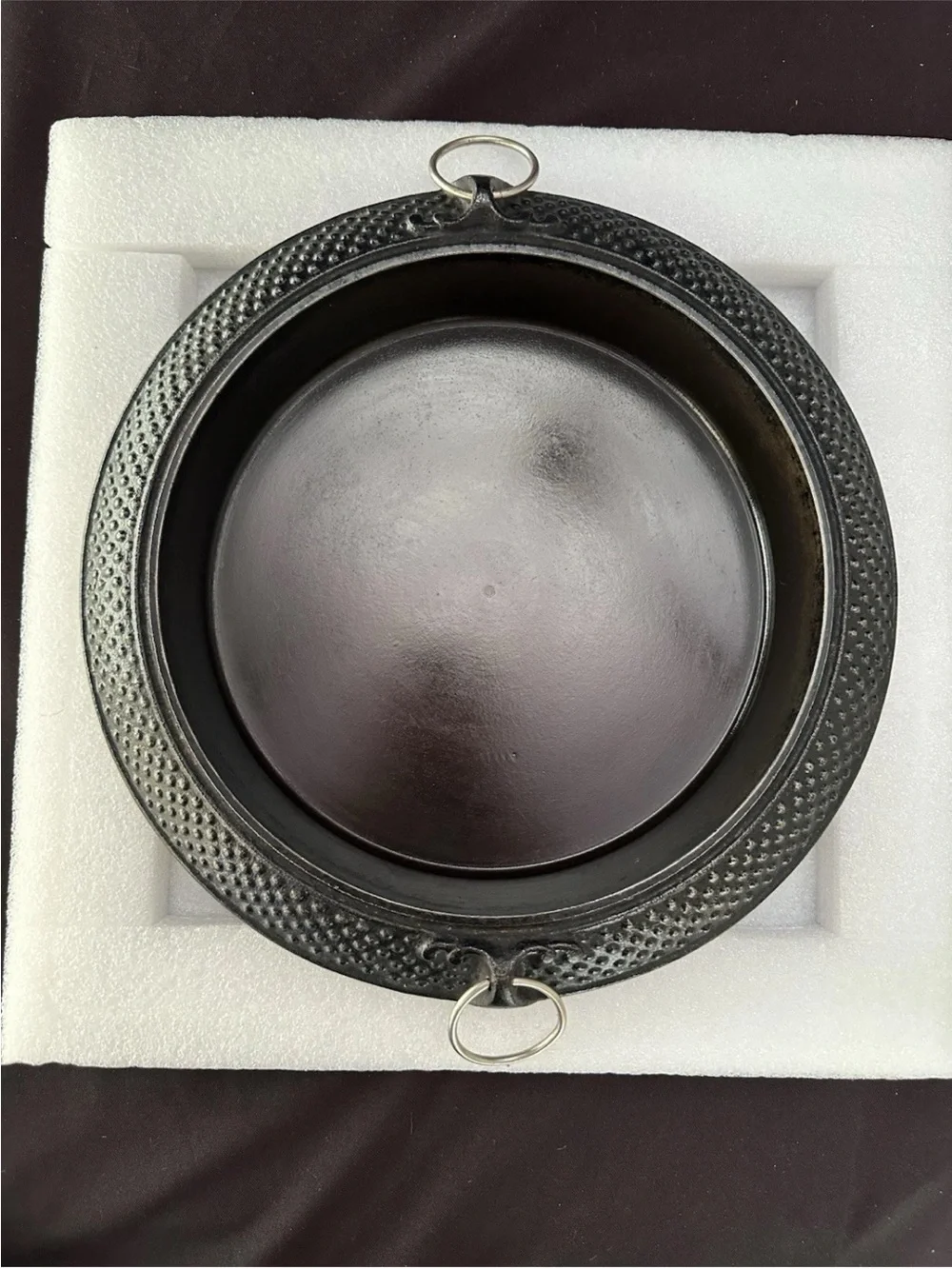 VTG Japanese heavy cast iron sukiyaki nabe (hot pot) textured hobnail rim nambu